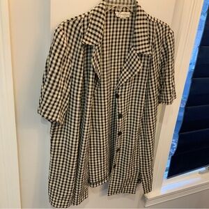 Women’s dress barn black and White Checkered Shirt size large. SKU 2904